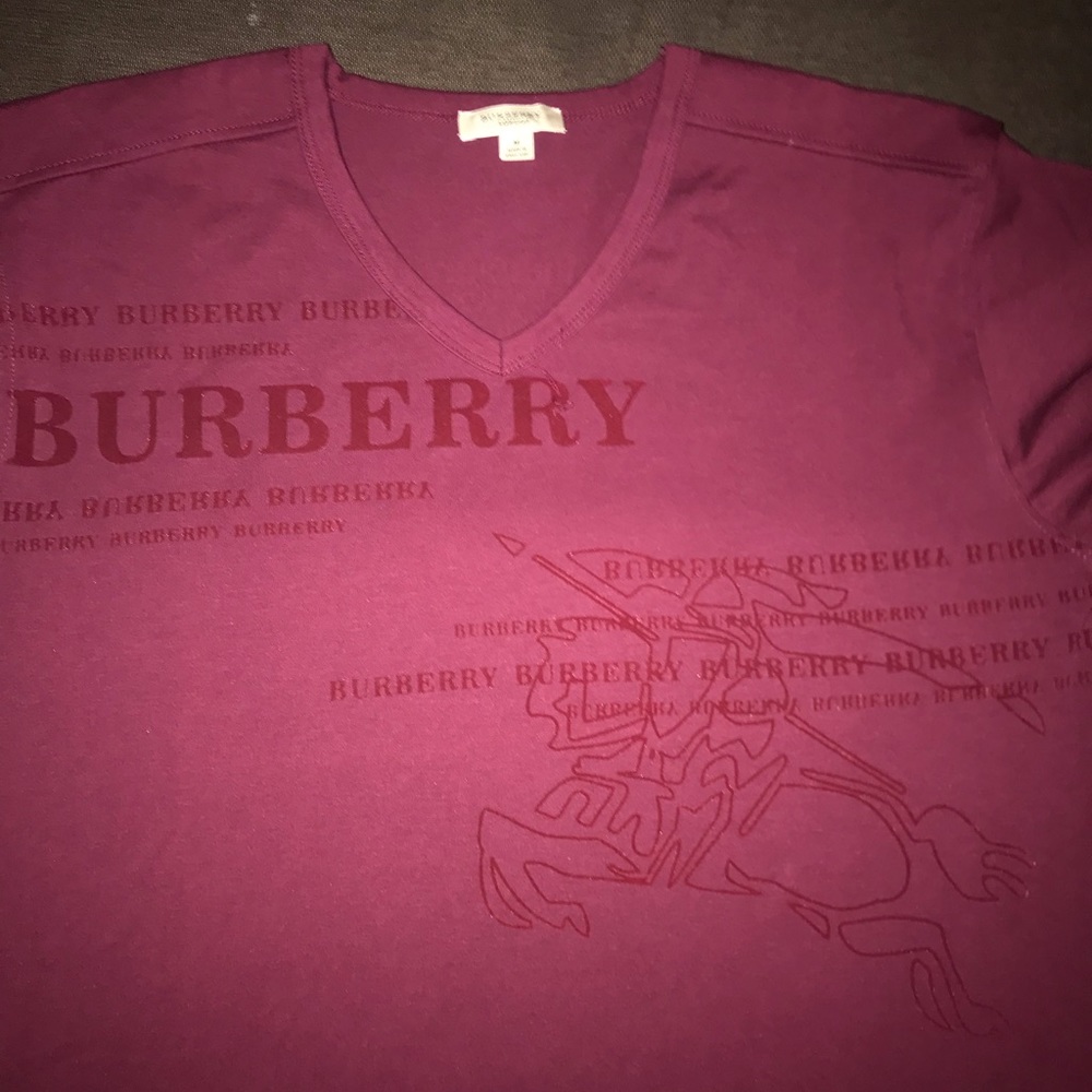 MENS BURBERRY V NECK SHIRT SIZE M